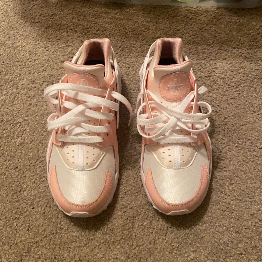 Size 6.5 Nike huaraches